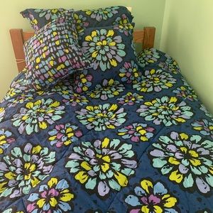 Vera Bradley Indigo Pop Twin XL Comforter Set